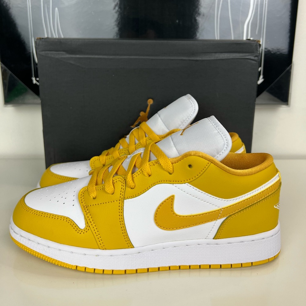 Air Jordan 1 Low (GS) White Pollen Size 6.5Y / Women’s Size 8